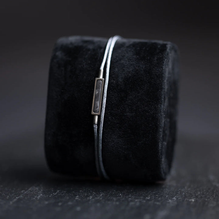 graues Nylonarmband, 1,5 mm, Kohlefaserelement