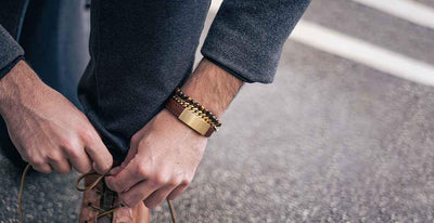 Wie Man(n) Armbänder tragen kann – die Accessoire-Tipps für Ihn