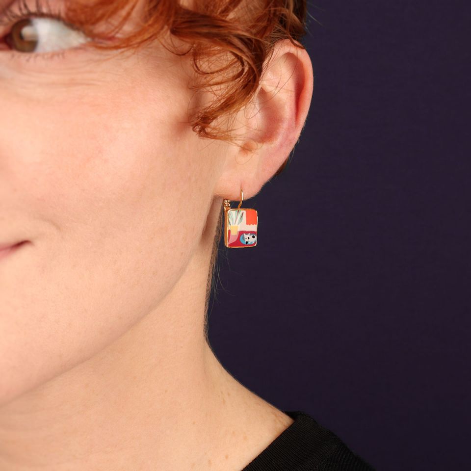 Ohrringe Curieuse – Handbemalte Designer-Ohrringe in Gold