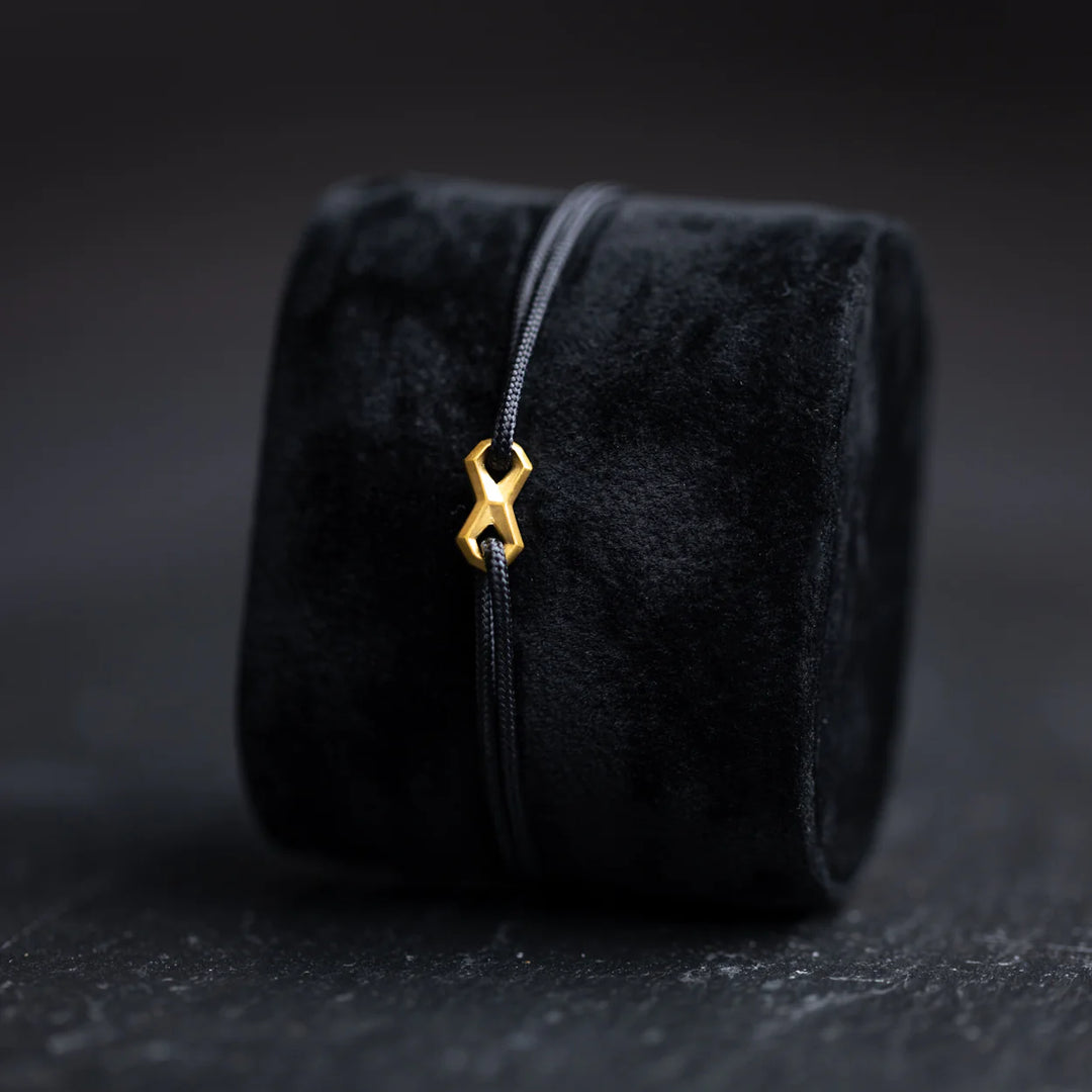 Nylonarmband 1,5 mm, schwarz, Infinity-Zeichen vergoldet