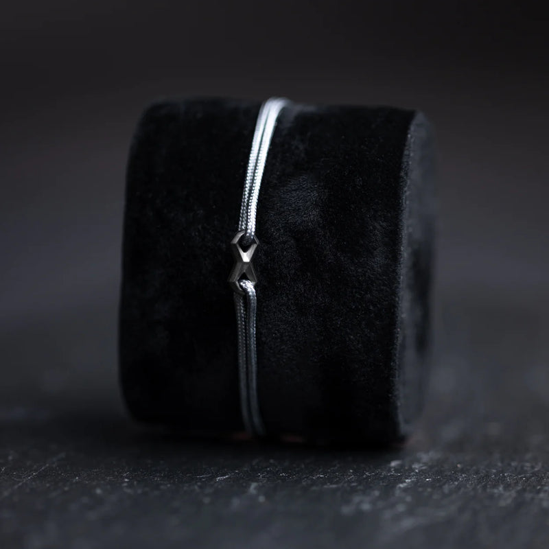 Nylonarmband 1,5 mm, grau, Infinity-Zeichen schwarz