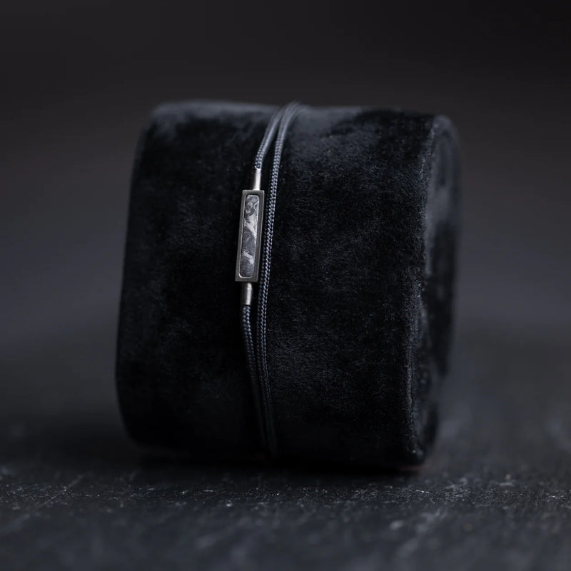 Nylonarmband schwarz, 1,5 mm, Carbonfaser-Finish schwarz