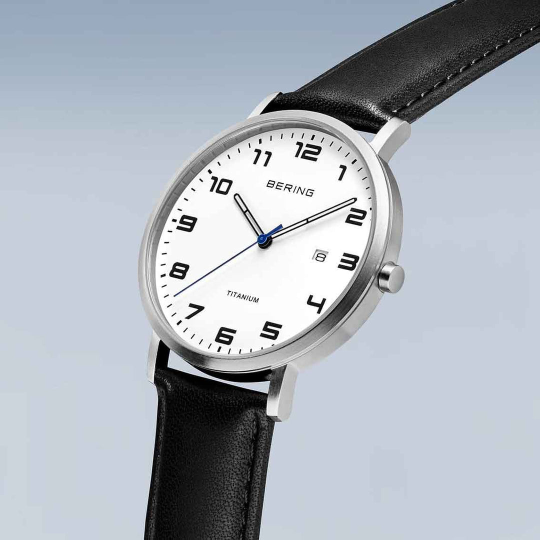 Bering Herrenuhr – Titanium, silber gebürstet 18640-404
